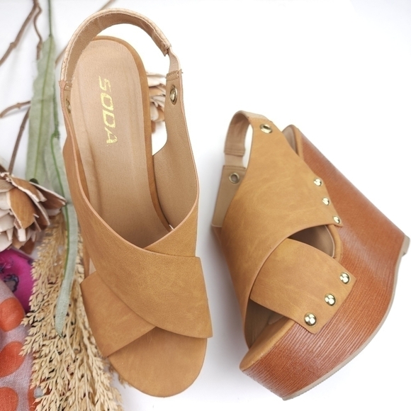 Soda Tan Platform Wedges Sz 8 - Picture 1 of 12